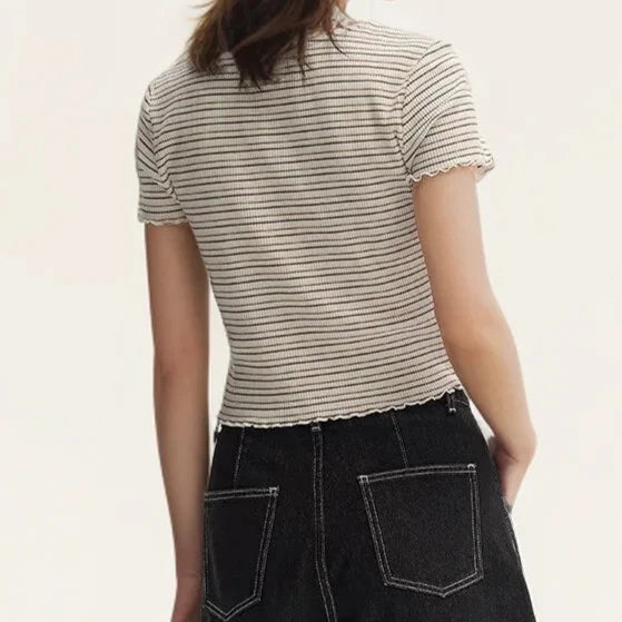 Turla Short-Sleeved With Ruffled Edges Top